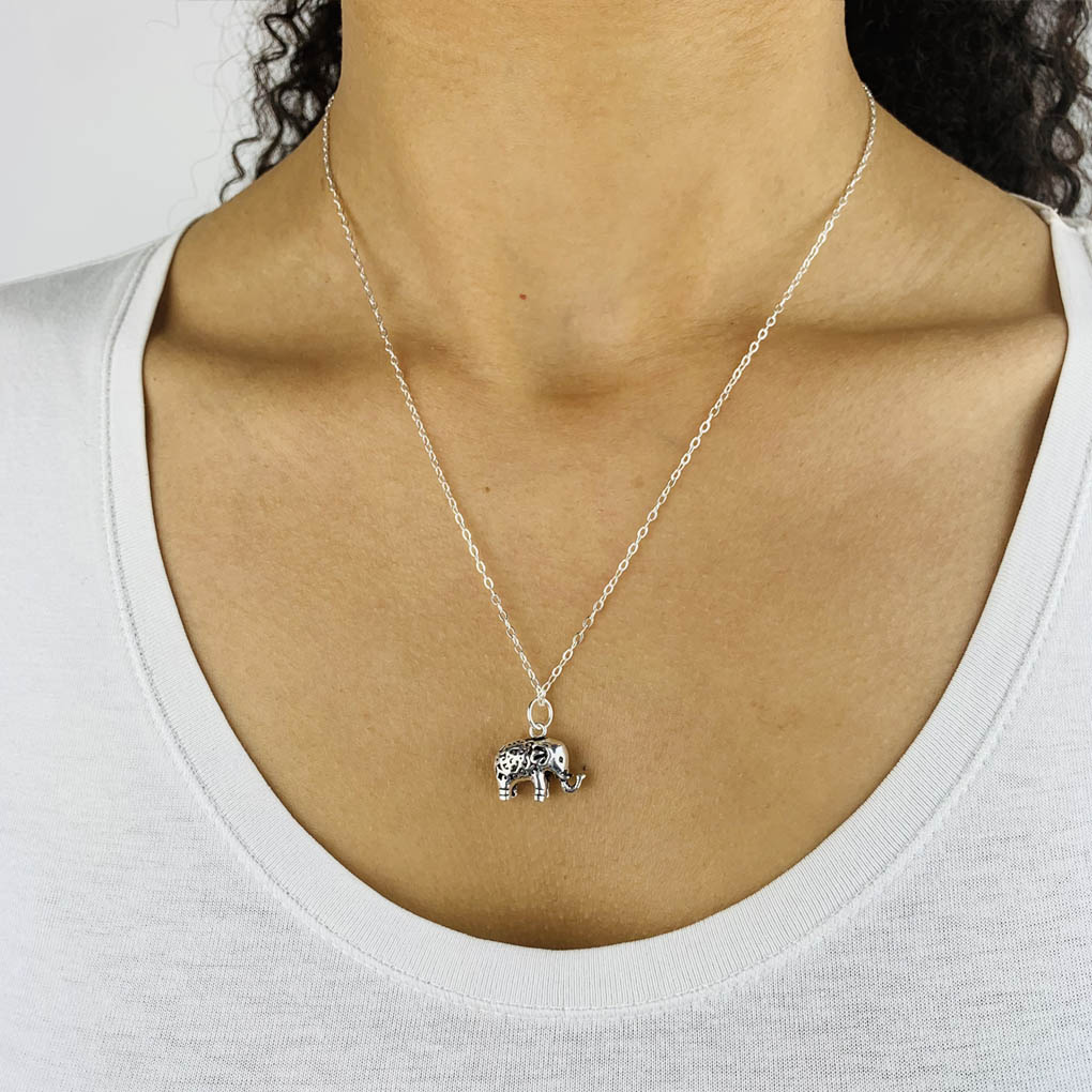 elephant necklace model