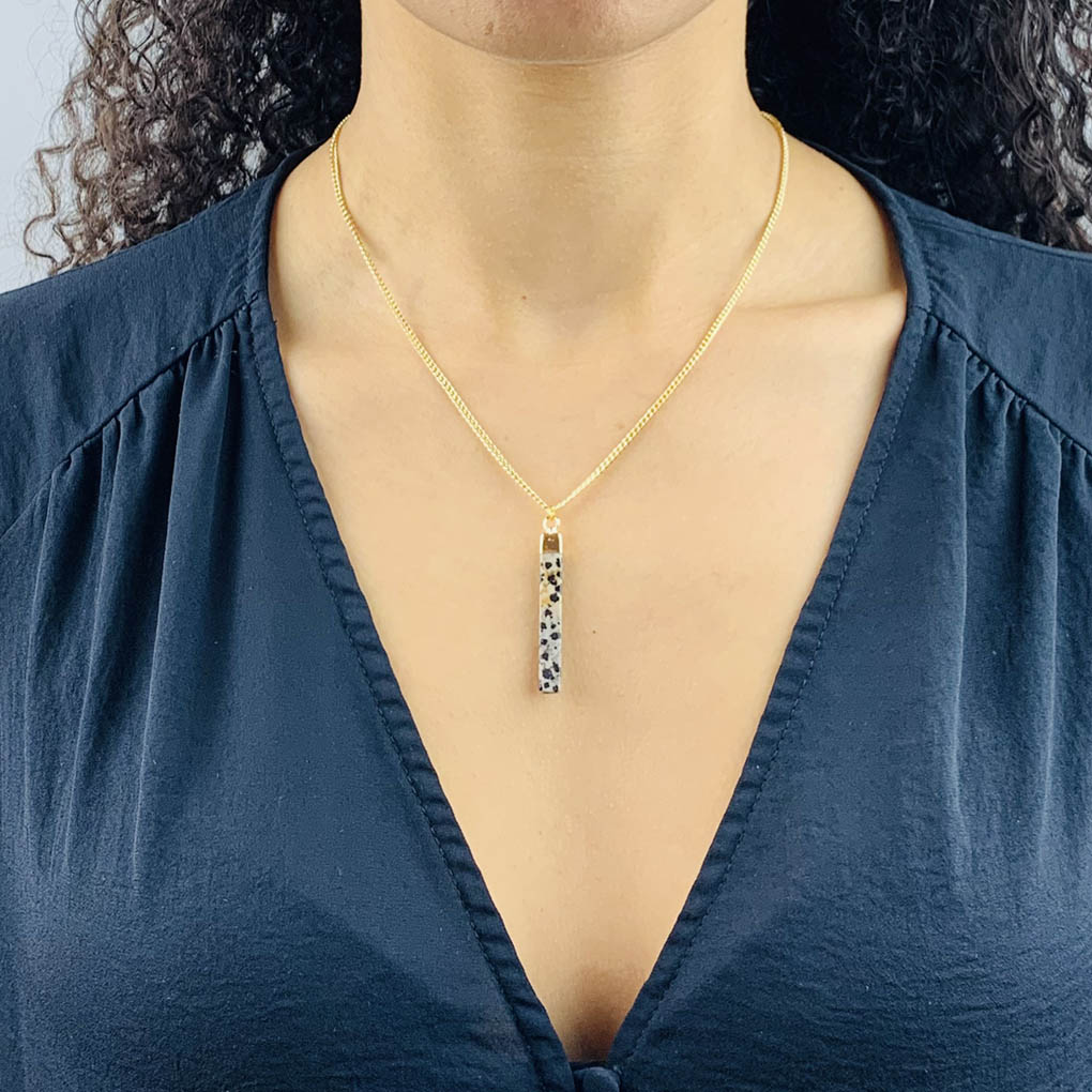 Dalmation bar necklace model1